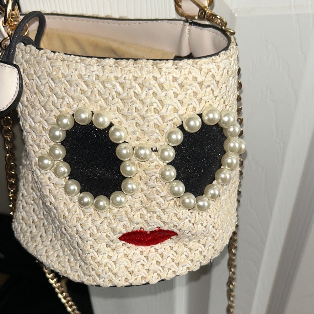 Chic Straw Bucket Bag with Pearl Accents
